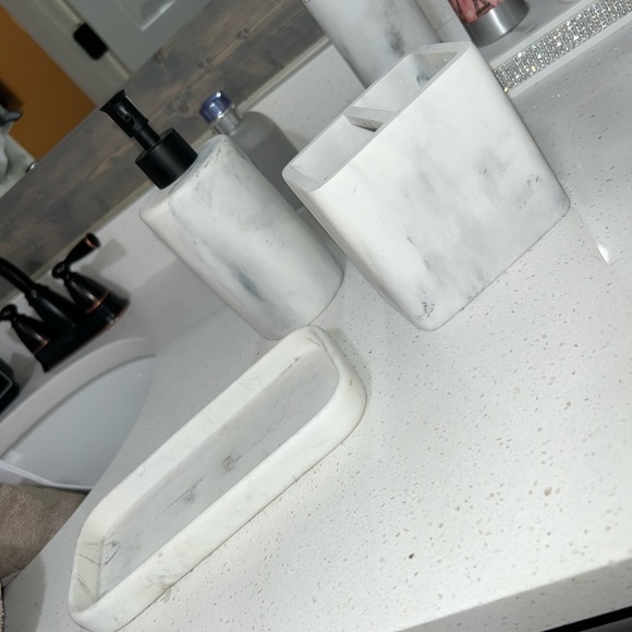 Dkny Bath Dkny Bathroom Decor Set Poshmark